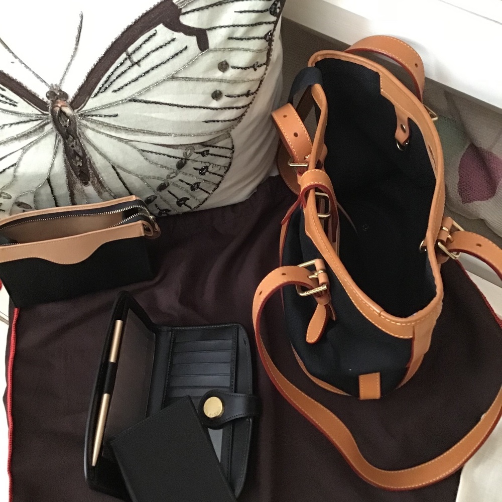 Dooney & Bourke  purse with  matching wallet and cosmetic bag!